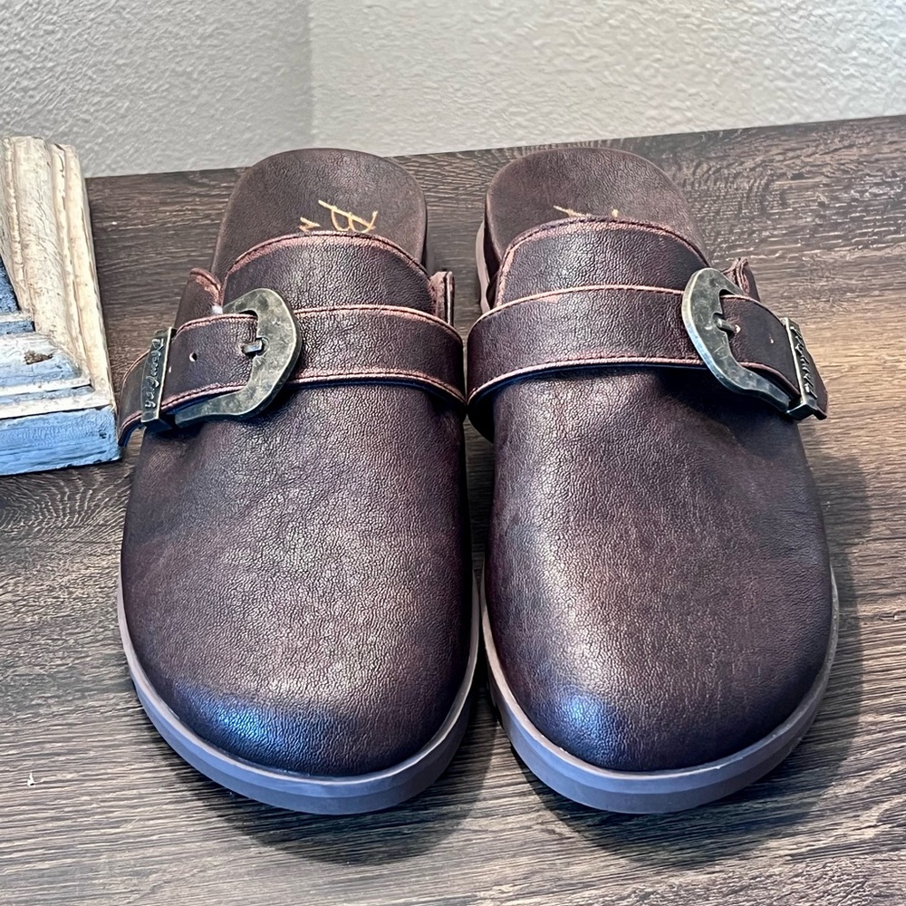 NEW Blowfish Malibu Skylar Brown Buckle Clogs Mules Shoes Size 9
